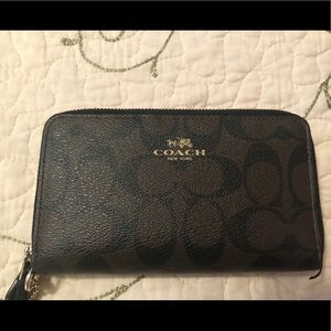 Authentic. Coach Double Zip clutch wallet